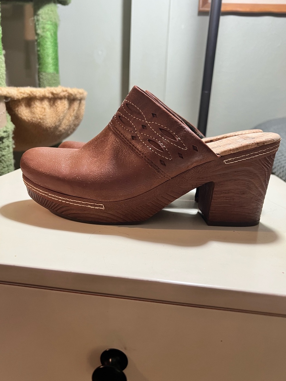 Korks brown leather Tina clogs with cork textured insoles and side stitching.